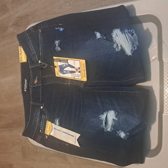 NWT JEANS - Picture 2 of 9